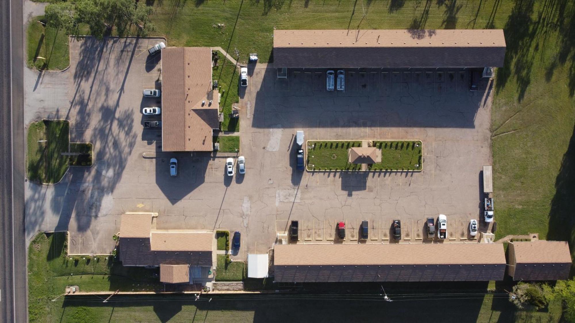 Countryside Inn Malakoff Exterior photo