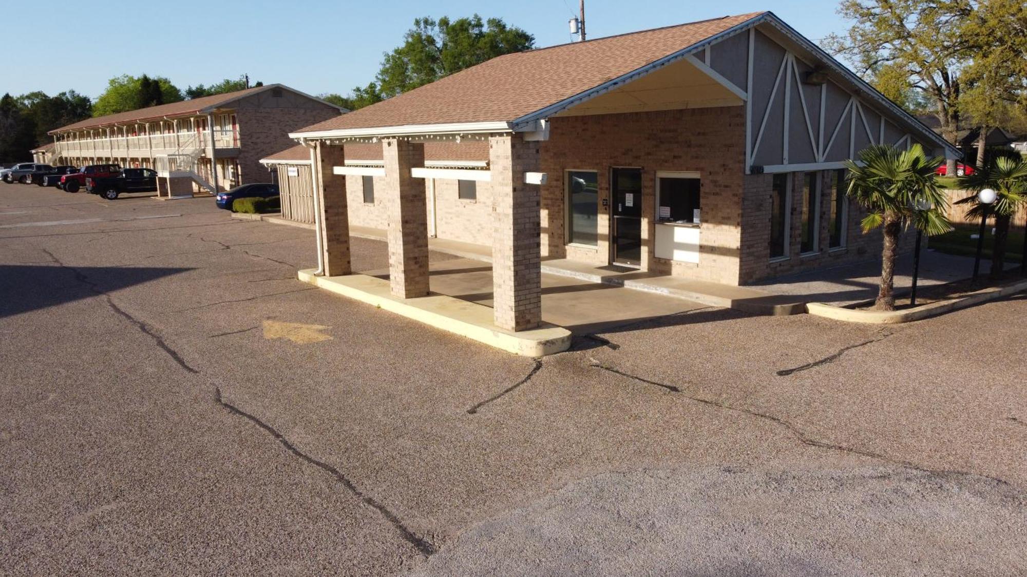 Countryside Inn Malakoff Exterior photo