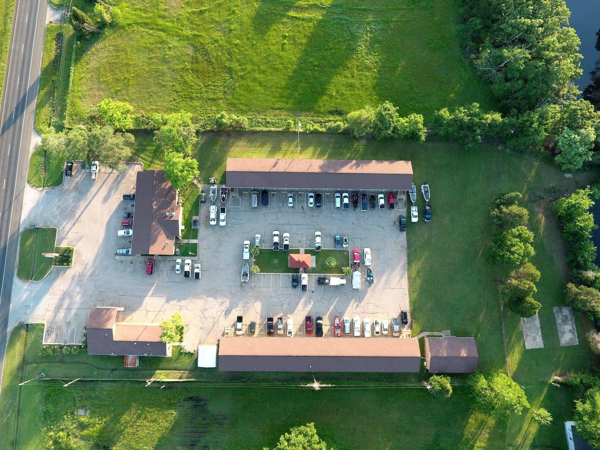Countryside Inn Malakoff Exterior photo